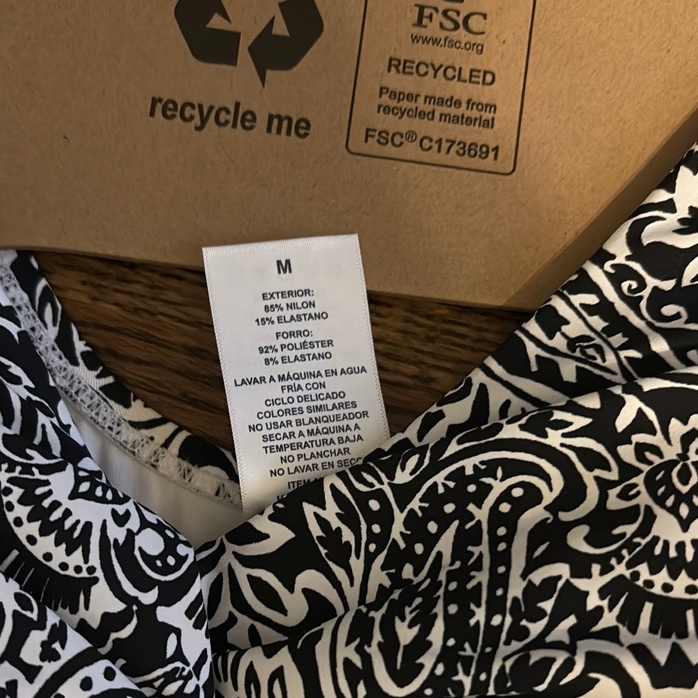 Adult Medium Black and White Paisley land's end Swimsuit - Picture 4 of 10